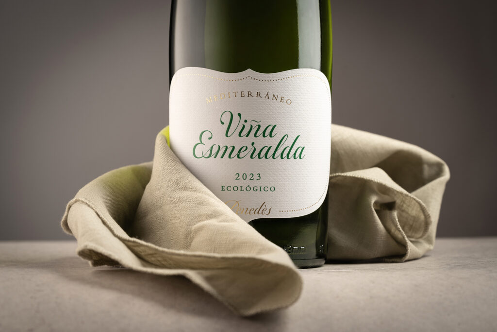 Fotografa-professional-ampolla-vi-estil-elegant-ecommerce