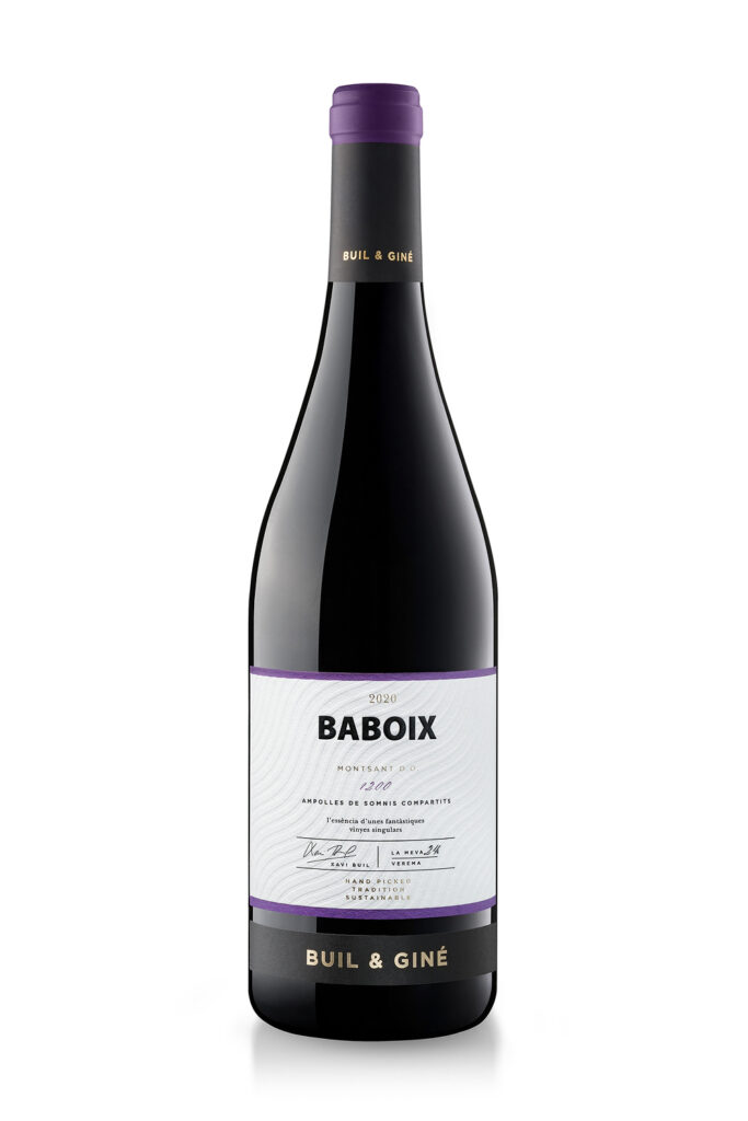 Fotografia professional d’ampolla de vi negre per ecommerce, fotografía vi negre amb fons blanc