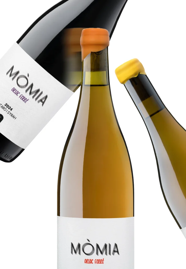 Fotografía profesional Botellas de vino natural, tinto y blanco, con cápsula de cera de colores.